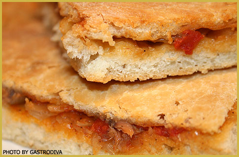 Pie mit gesalzenen Sardellenfilets von der Insel Vis img